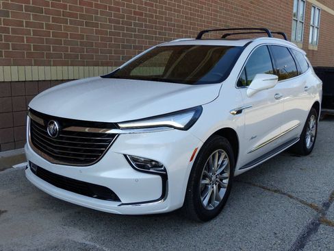 Used 2023 Buick Enclave Avenir w/ Avenir Technology Package AWD/4WD image 6