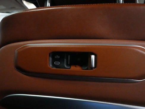 Used 2023 BMW X7 xDrive40i w/ Premium Package AWD/4WD image 38