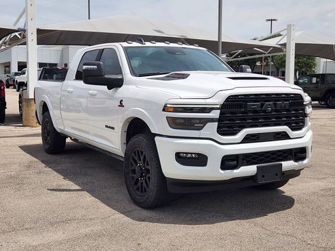 Used 2025 RAM 2500 Limited AWD/4WD image 3