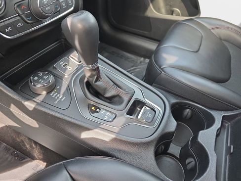 Used 2020 Jeep Cherokee Trailhawk w/ Comfort/Convenience Group image 29