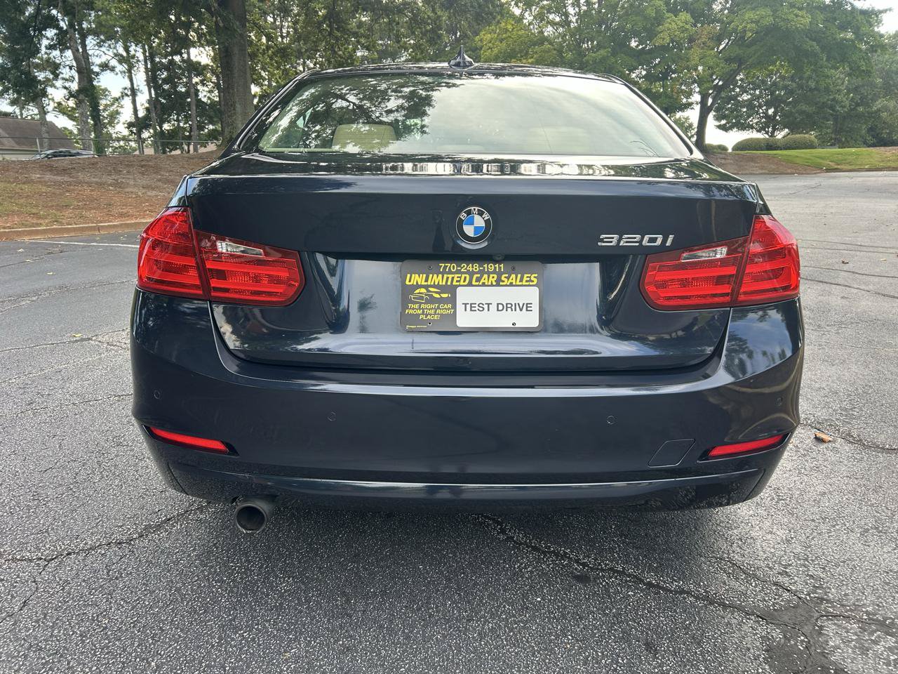 Used 2015 BMW 320i Sedan RWD image 3