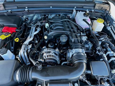 New 2025 Jeep Gladiator Rubicon w/ Dual Top Group image 32