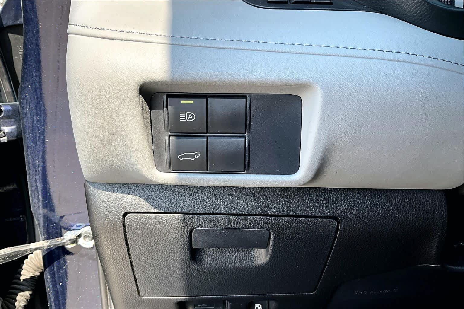 Used 2021 Toyota Highlander XLE AWD/4WD image 33