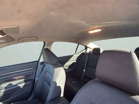 Used 2024 Nissan Altima 2.5 SV image 10