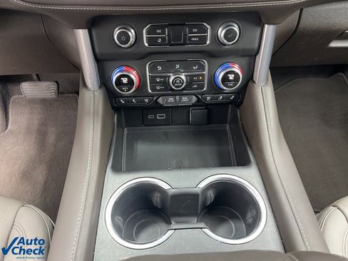 Used 2023 GMC Yukon XL SLT w/ SLT Luxury Package image 28