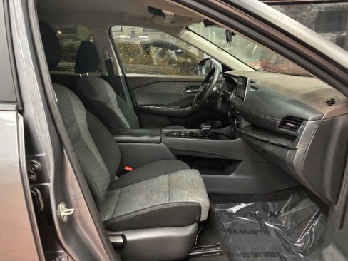 Used 2023 Nissan Rogue SV image 36