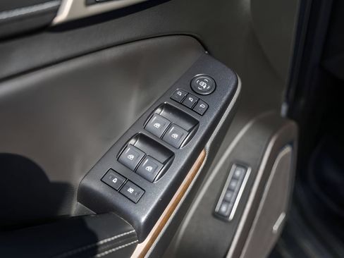 Used 2018 GMC Yukon Denali w/ Denali Ultimate Package AWD/4WD image 26