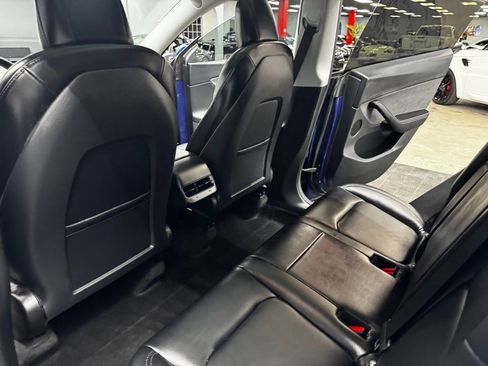 Used 2022 Tesla Model Y Long Range image 42