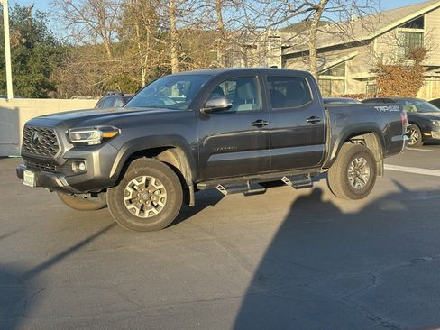 Used 2023 Toyota Tacoma TRD Off-Road image 1