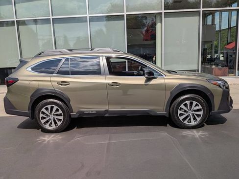 Used 2024 Subaru Outback Premium AWD/4WD image 2