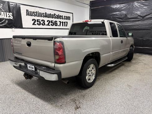 Used 2007 Chevrolet Silverado 1500 LT w/ Extended Cab Value Package RWD image 3