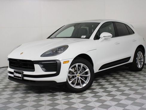 Certified 2025 Porsche Macan image 35