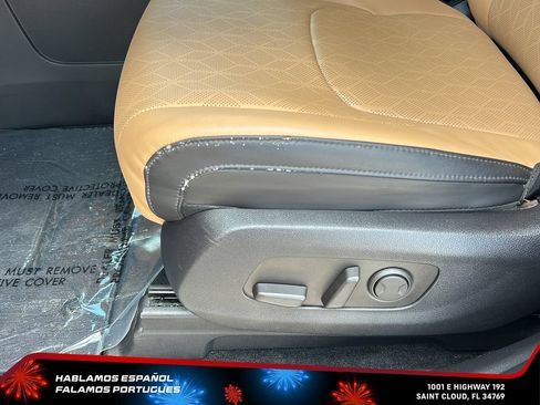 Used 2024 Kia Carnival EX FWD image 14
