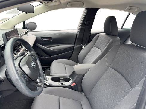 Used 2025 Toyota Corolla LE FWD image 9