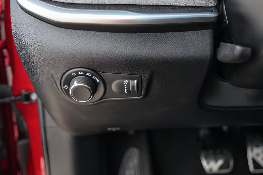 Used 2025 Jeep Compass Sport AWD/4WD image 17