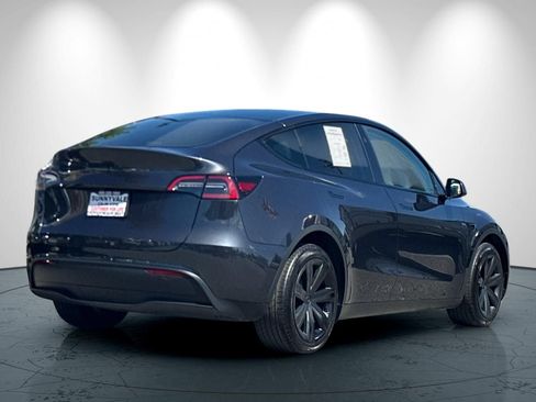 Used 2025 Tesla Model Y Long Range RWD image 4