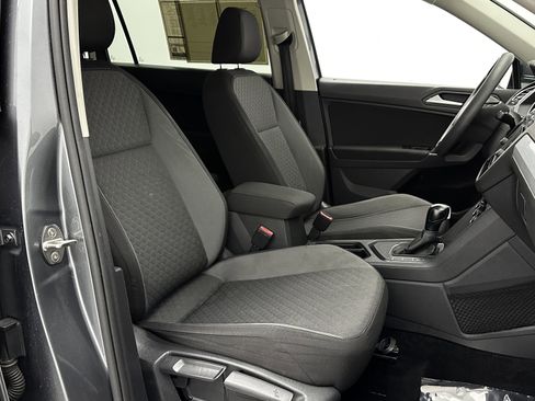 Used 2020 Volkswagen Tiguan S image 32