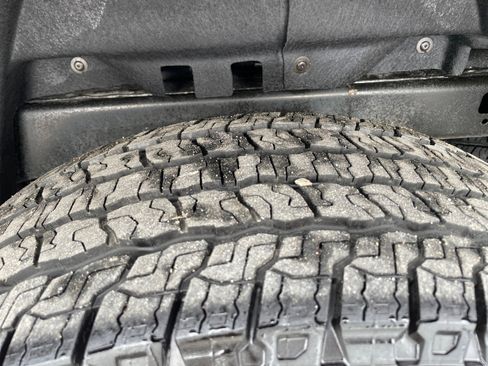 Used 2024 Chevrolet Colorado Z71 image 23