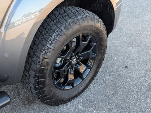 Used 2021 Nissan Frontier SV w/ Midnight Edition Floor Mats AWD/4WD image 12