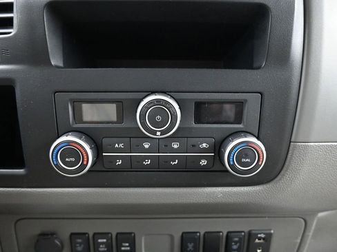 Used 2016 Nissan NV 3500 SL RWD image 18