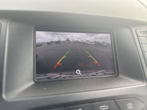 Used 2019 Ford Edge SE FWD image 17