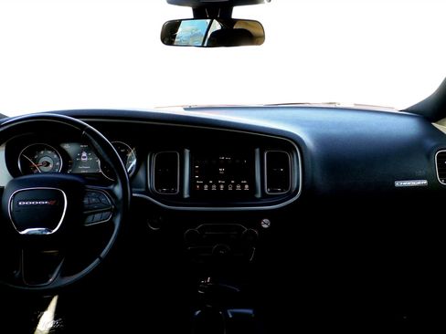 Used 2022 Dodge Charger SXT image 18