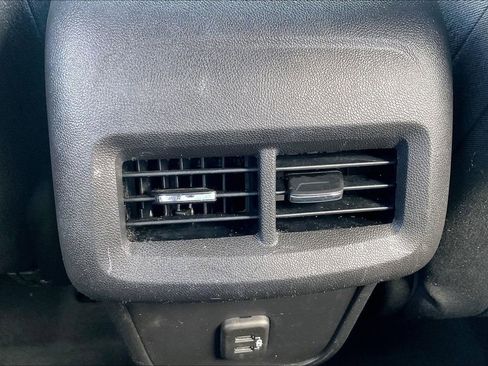 Used 2022 Chevrolet Equinox LT image 12