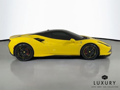 Used 2022 Ferrari F8 Tributo image 5