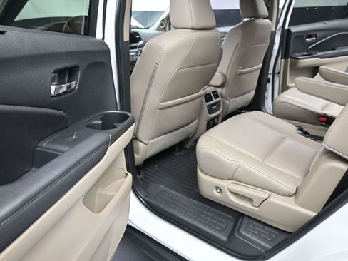 Used 2009 Hyundai Elantra GLS image 39