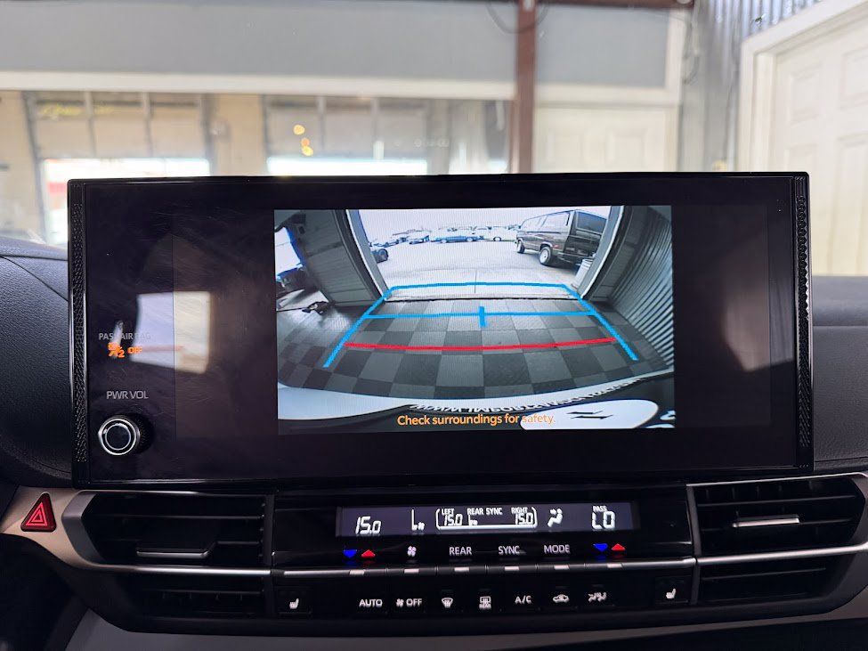 Used 2025 Toyota Sienna XLE FWD image 26