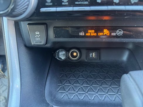 Used 2024 Toyota RAV4 LE AWD/4WD image 21