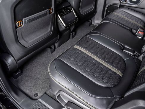 Used 2024 Rivian R1S Adventure AWD/4WD image 18