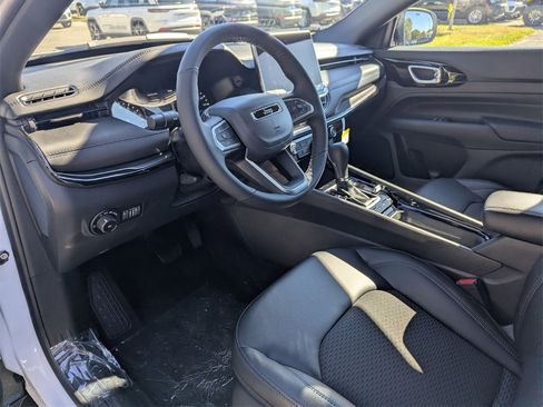 New 2026 Jeep Compass Latitude image 13