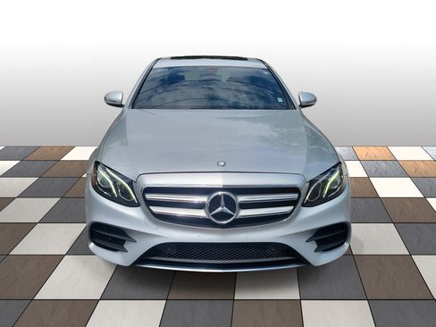Used 2017 Mercedes-Benz E 300 4MATIC image 2