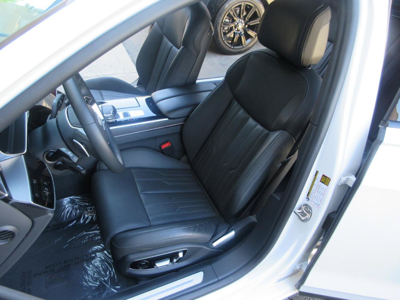 Used 2025 Audi A8 L 3.0T w/ EXECUTIVE PACKAGE w/ Executive Package AWD/4WD image 10
