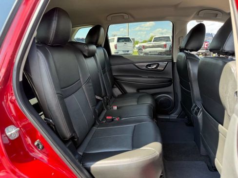 Used 2018 Nissan Rogue SV w/ Premium Package FWD image 16