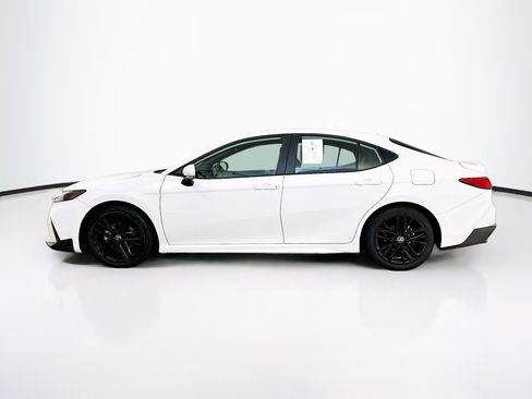 Used 2025 Toyota Camry SE FWD image 4