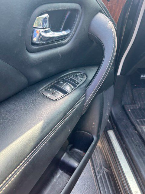Used 2017 INFINITI QX80 4WD w/ Deluxe Technology Package image 15