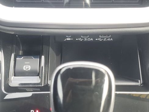 Used 2024 Subaru Outback Premium image 32