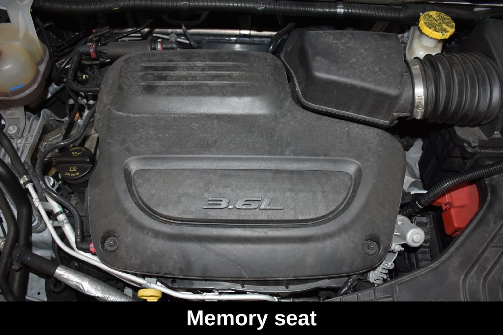 Used 2024 Chrysler Pacifica Touring-L FWD image 8