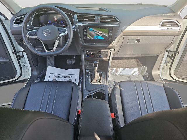 Used 2024 Volkswagen Tiguan SE FWD image 11