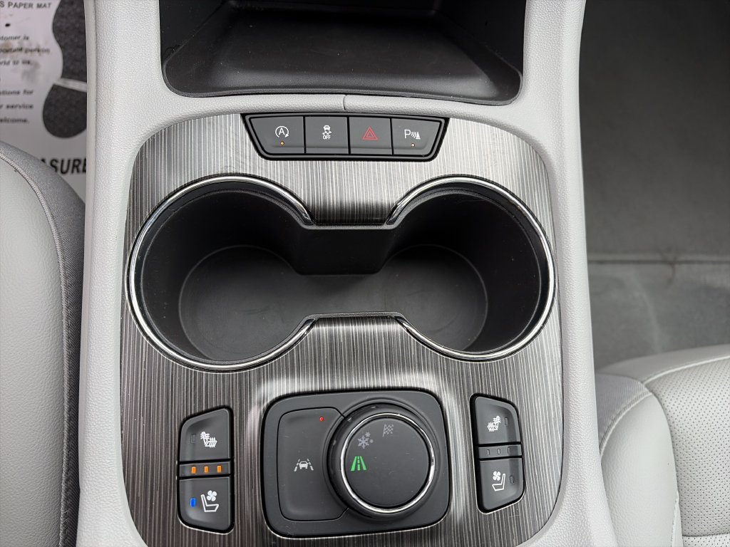 Used 2023 GMC Acadia SLT w/ Technology Package FWD image 29