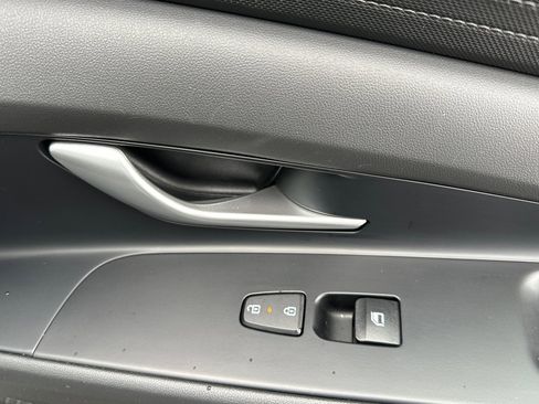 Used 2025 Hyundai Elantra Blue image 19