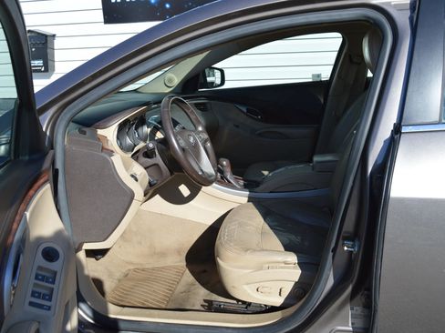 Used 2010 Buick LaCrosse CXL image 10