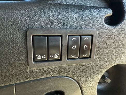 Used 2018 Chevrolet Suburban Premier AWD/4WD image 12