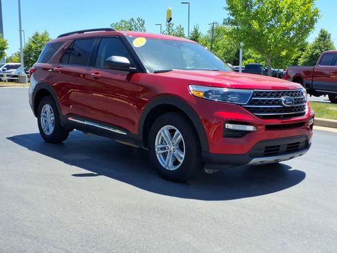 Certified 2023 Ford Explorer XLT w/ Equipment Group 202A AWD/4WD image 3