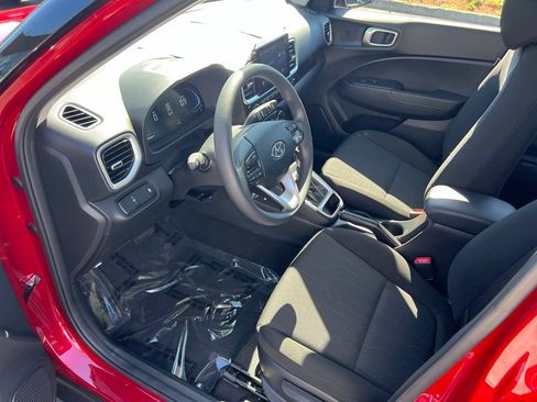 Certified 2025 Hyundai Venue SE FWD image 11