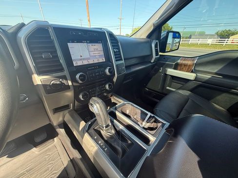 Used 2018 Ford F150 Lariat w/ Equipment Group 502A Luxury image 15