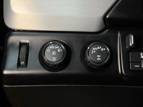 Used 2017 GMC Yukon XL SLT w/ Premium Edition AWD/4WD image 36