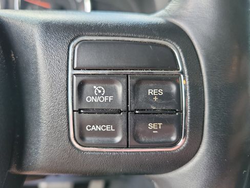 Used 2017 Jeep Wrangler Unlimited Sahara w/ Connectivity Group AWD/4WD image 12